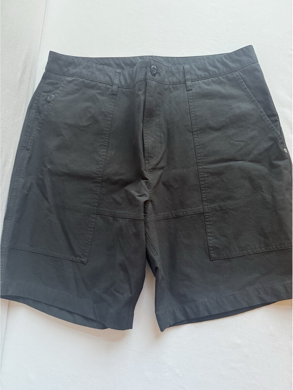 Vuori Meta Shorts Men’s Size 34 Black Performance Stretch Golf Casual Chino 9”